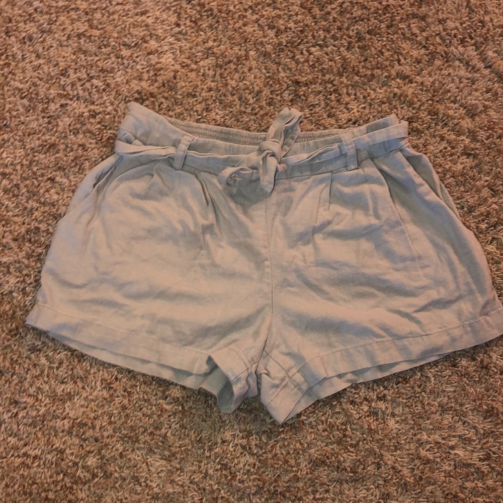 Khaki shorts with cloth belt